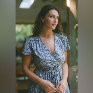 NEW The Simple Dawn Dress in Daisy Navy Size Medium